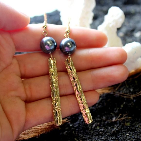 6mm Gold Hawaiian Bar pearl earrings - Picture 2 of 4